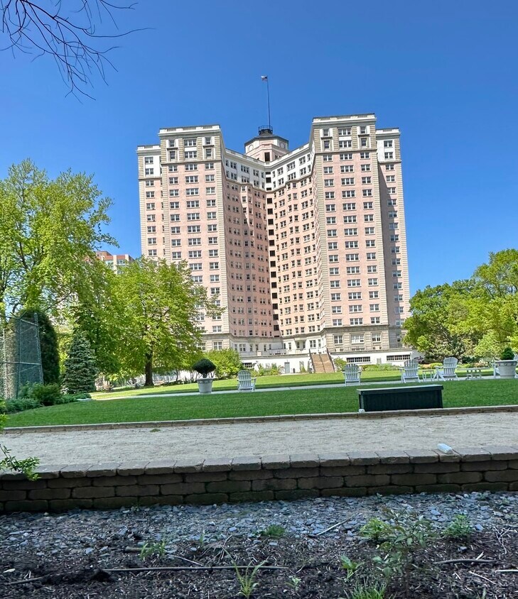 5555 N Sheridan Rd Unit 223, Chicago, IL 60640 Condo for Rent in