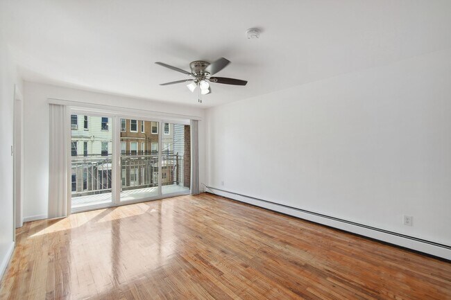 Foto del edificio - 140 Hopkins Ave