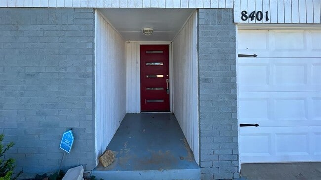 Foto del edificio - 8401 Azurewood Dr