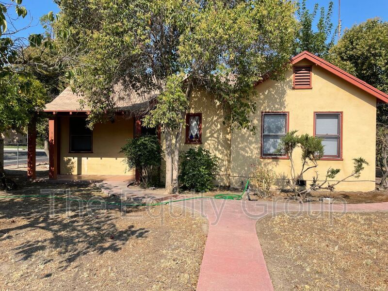 Foto principal - 939 Chinowth St