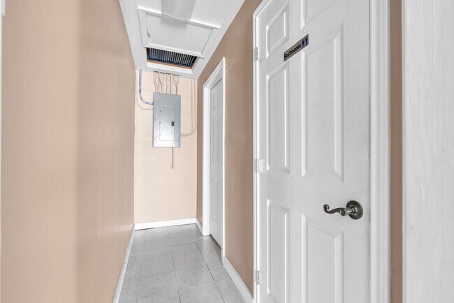 Foto del edificio - 401 E Main St