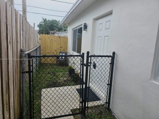 Foto del edificio - 8640 NW 21st St