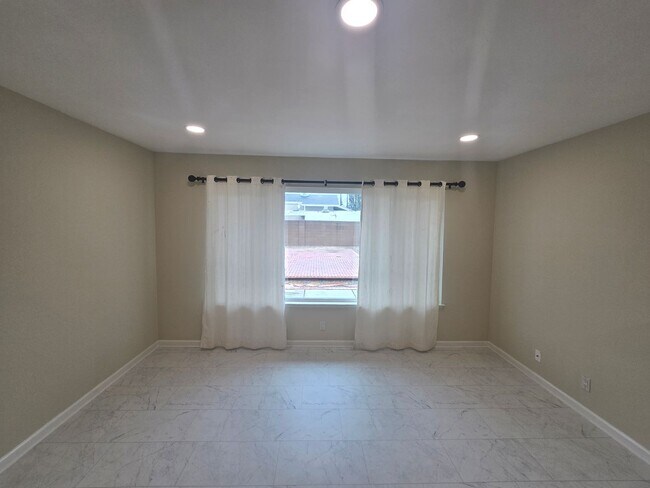 Foto del edificio - Large Corner Unit: 3 Bedroom, 3 Bath Home,