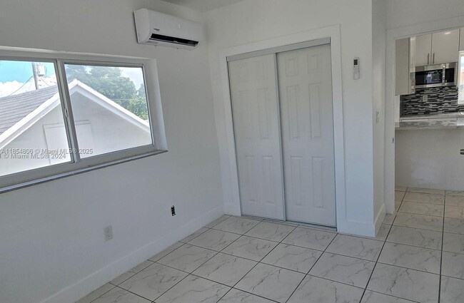 Building Photo - 603 SW 19th Ave