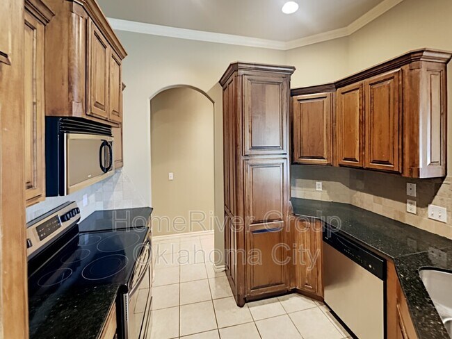 Building Photo - 2400 Austrian Pine Dr