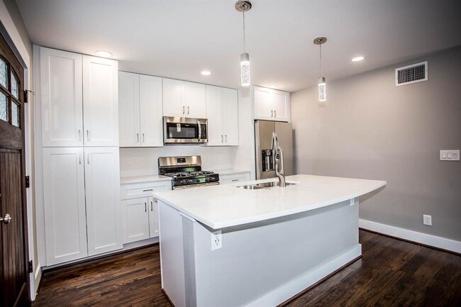 Foto del edificio - 2708 McMillan Ave