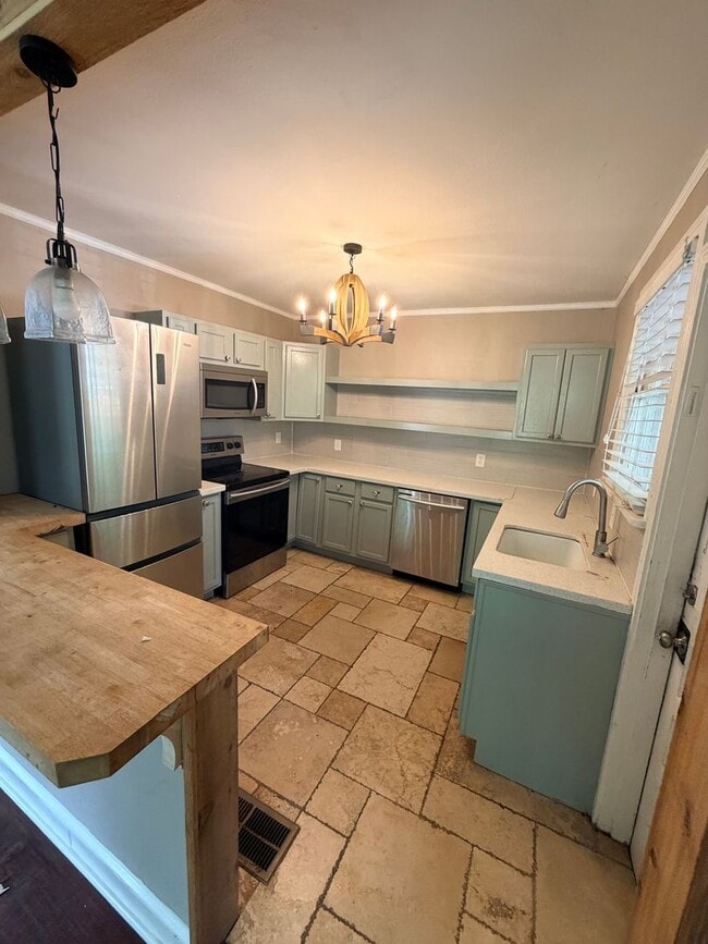 Building Photo - Beautiful 2 Bedroom Unit near LSUS!