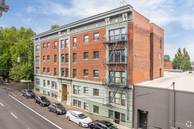 Exterior - Carlton Court Condominiums