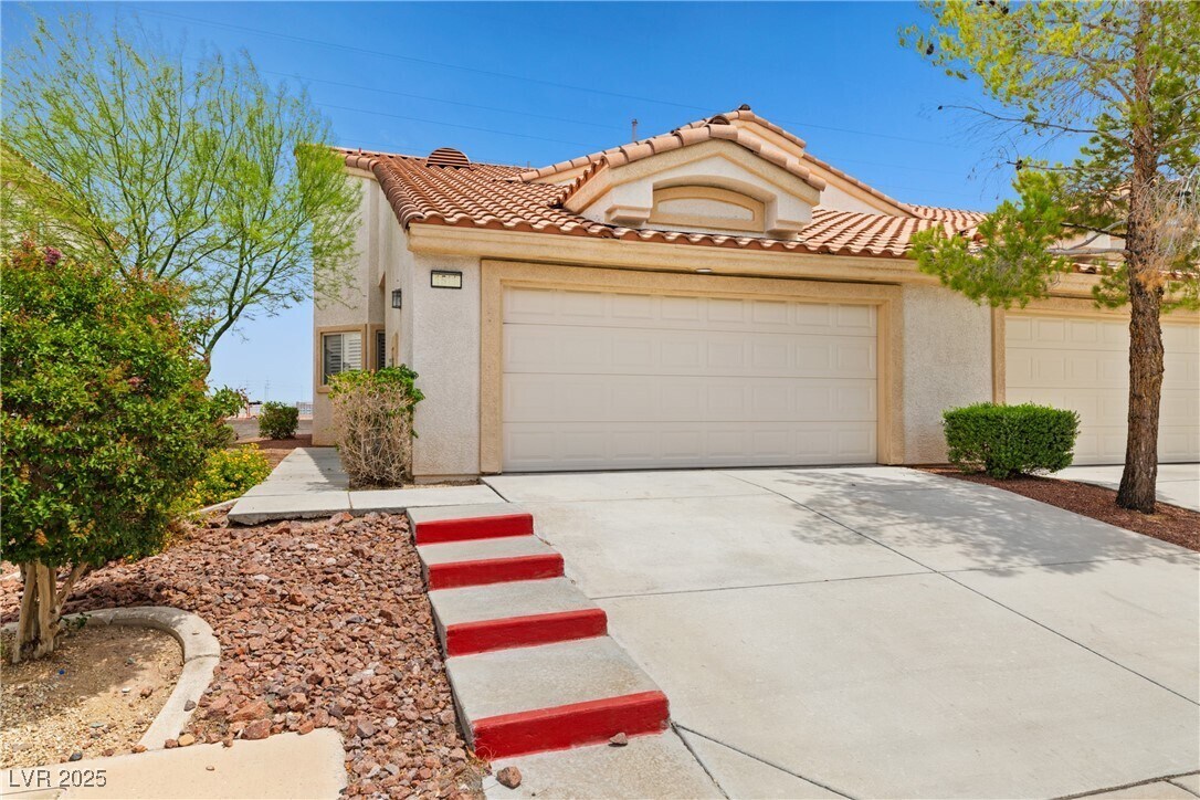 Foto principal - 855 N Stephanie St