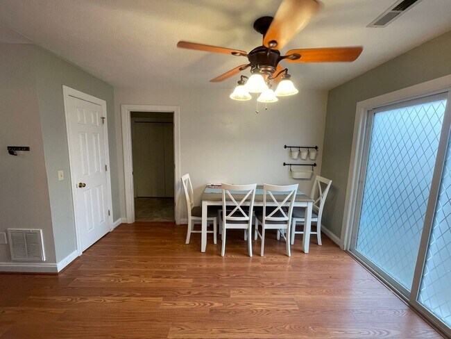Foto del edificio - Christiansburg, 3 BR / 2.5 BA Available