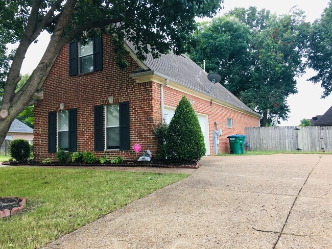 Foto del edificio - Ewing Place in Arlington! Pets are allowed, fees apply! Fenced in back yard!