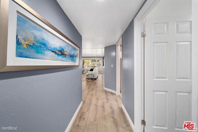 Building Photo - 2 br, 2 bath Condo - 225 S Tower Dr Unit 101