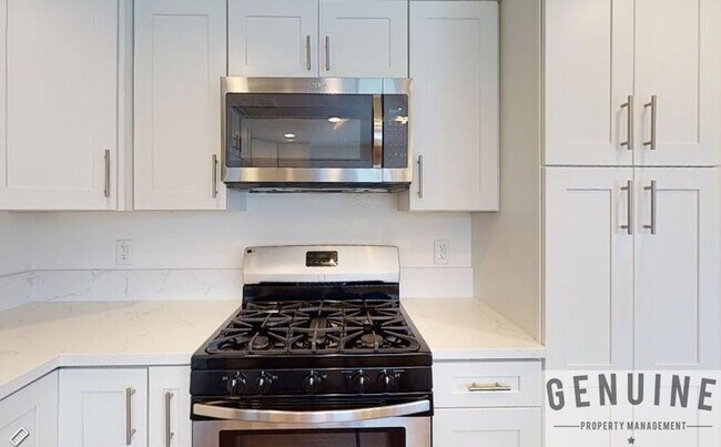 Foto del edificio - Coming Soon! Gorgeous Remodeled Home With Two Patios & Giant Two Car Garage