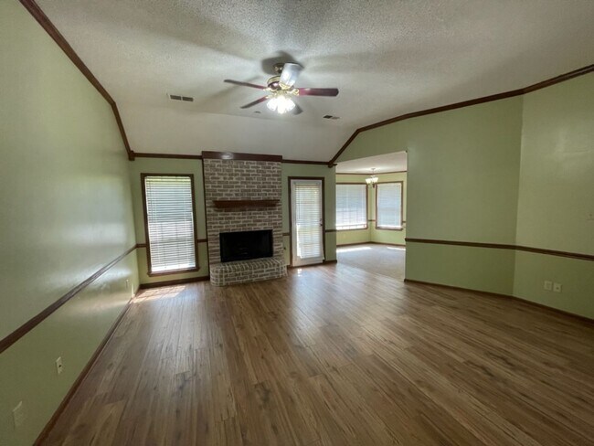 Foto del edificio - Corner lot located in desirable Southaven.