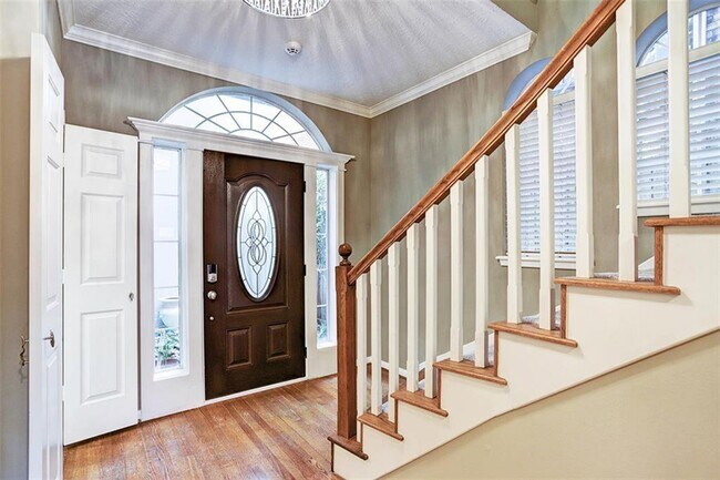 Building Photo - 2003 Park St