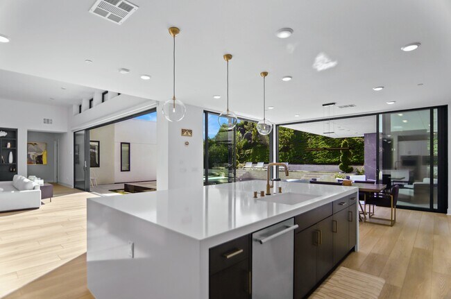 Building Photo - 5369 Aurora Summit Trails