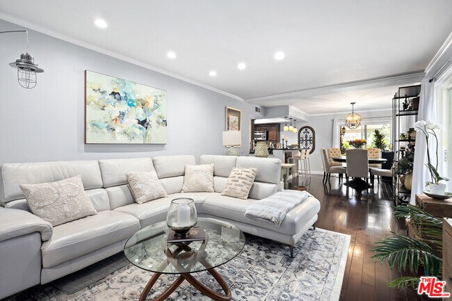 Building Photo - 6708 Hillpark Dr
