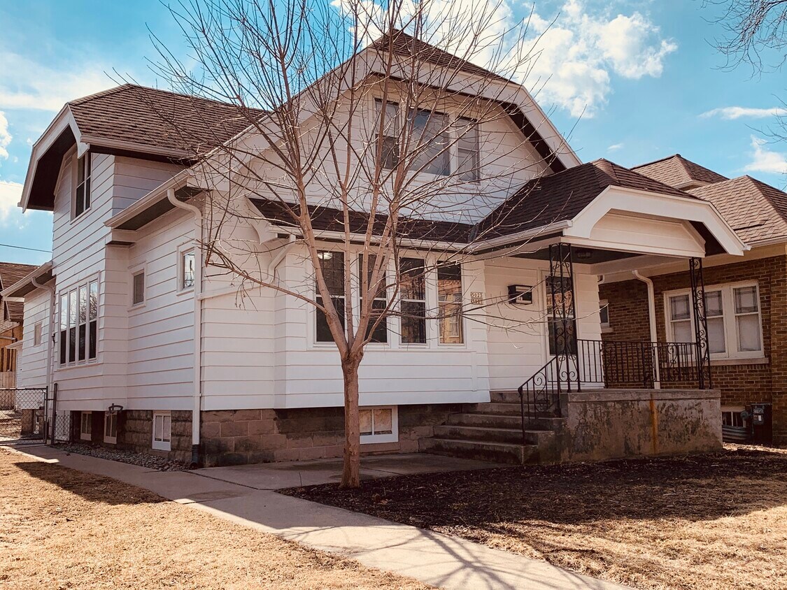 Primary Photo - 5021 W Greenfield Ave