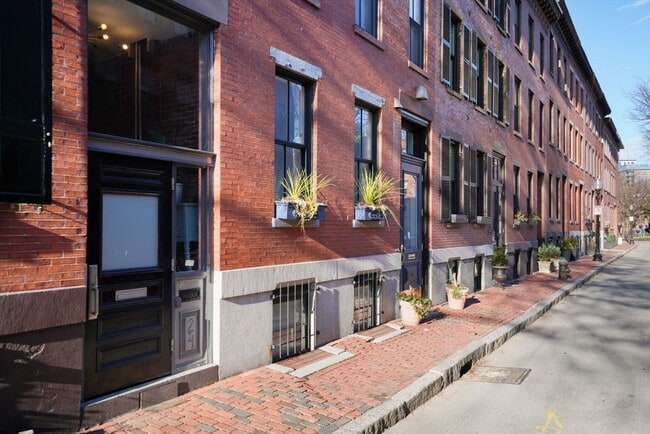 Building Photo - 24 Bradford St