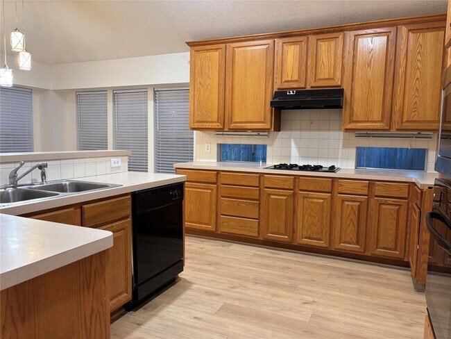 Foto del edificio - 4619 Springfield Lakes St