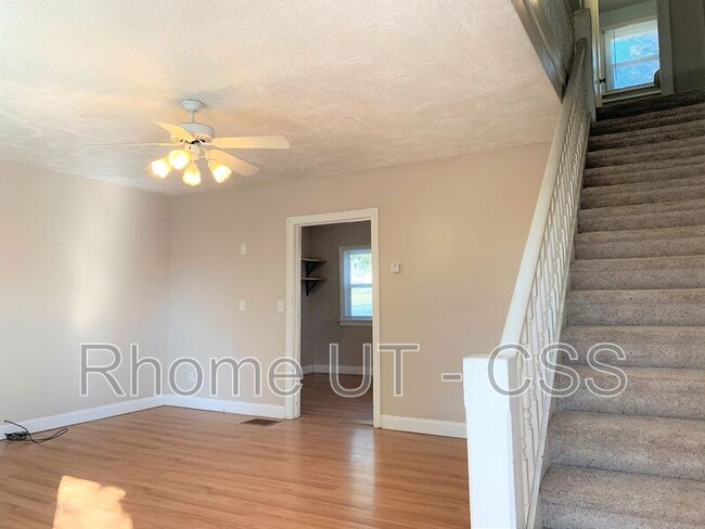 Foto del edificio - 2902 Fowler Ave