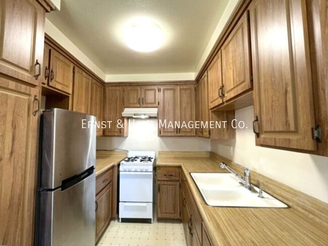 Building Photo - 4700 Clair Del Ave
