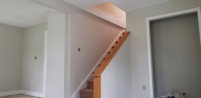 Building Photo - Cozy 3Br 1 Bath Covered Porch and nice Yard