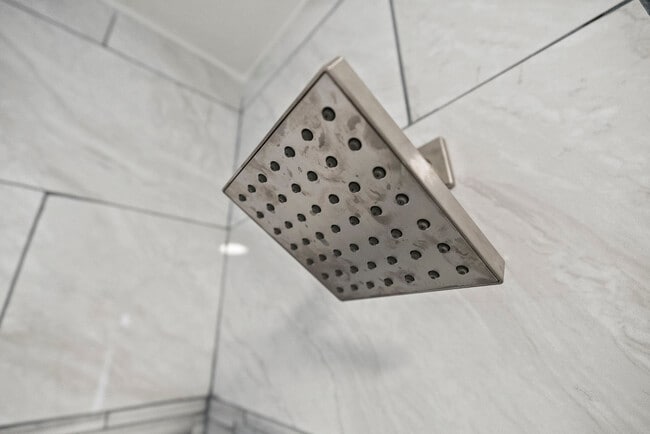 Building Photo - 3 Bed - 2 Bath