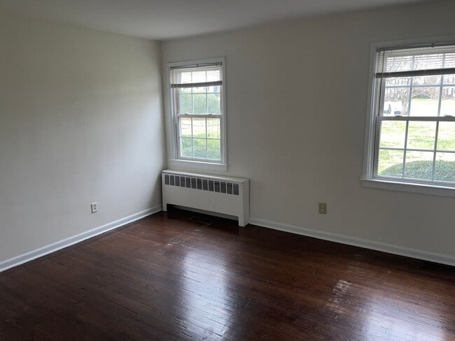 Building Photo - Cute 2 Bedroom Condo in Selwyn Village!