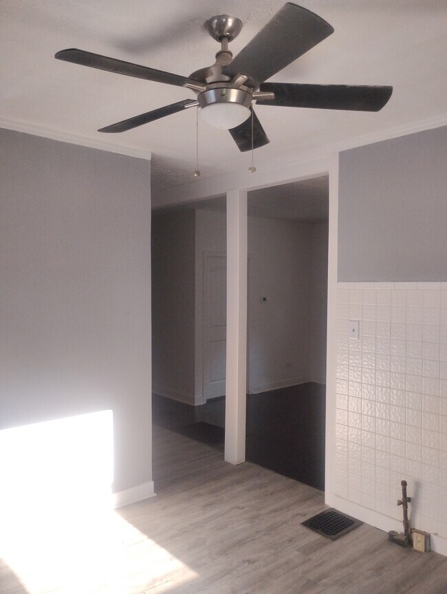 Foto del edificio - 1058 Cecil Ave
