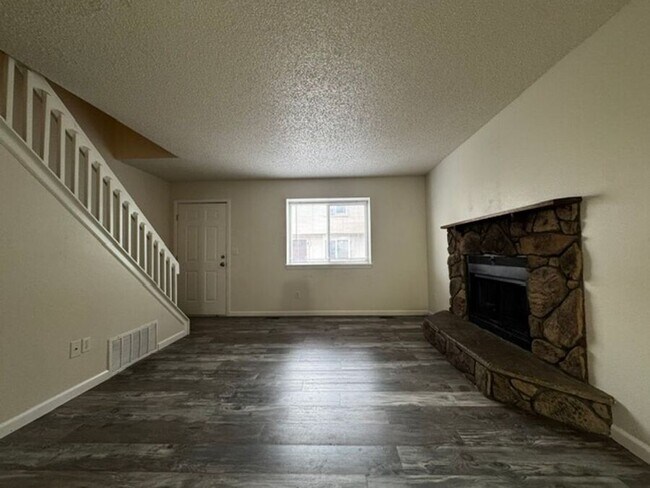 Foto del edificio - 3014 Starlight Cir