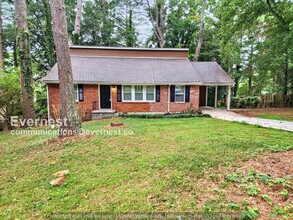 Building Photo - 1903 Pinedale Pl