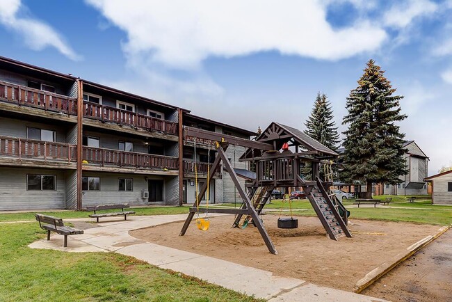 Building Photo - Chancellor Gate