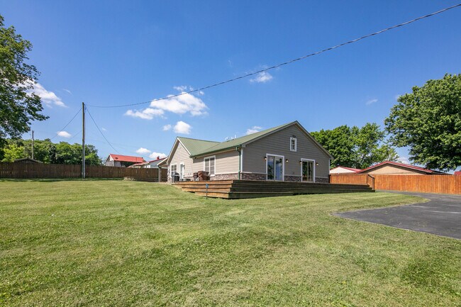 Building Photo - 314 Russell Cave Rd