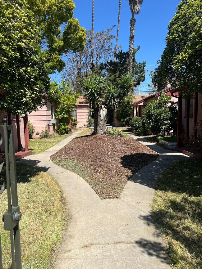 Foto del edificio - 1 Bedroom/1Bath Small Home Modesto