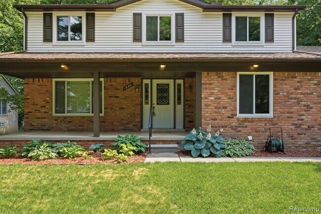 Building Photo - 1880 Welling Dr