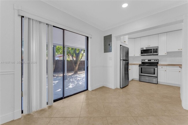 Building Photo - 5208 NE 5th Ave