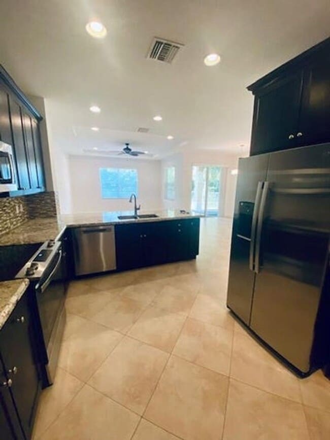 Building Photo - 4527 Cadiz Cir