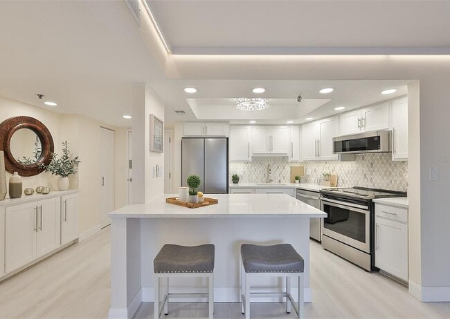 Building Photo - 7430 Sunshine Skyway Ln S