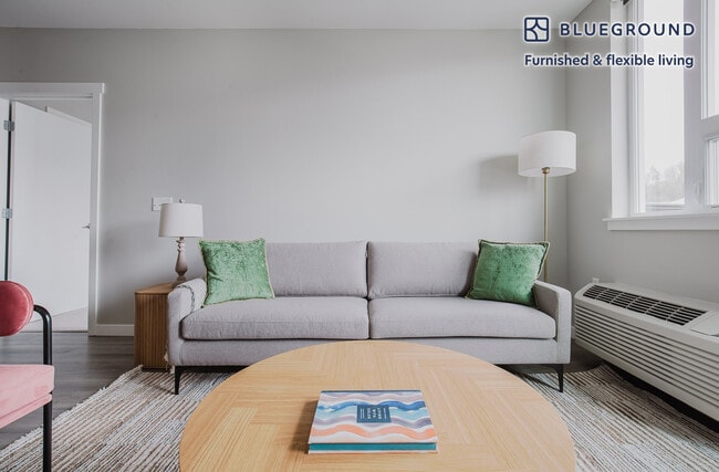 Building Photo - 13403 Newcastle Commons Dr