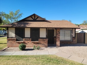 Building Photo - 5135 E Evergreen St