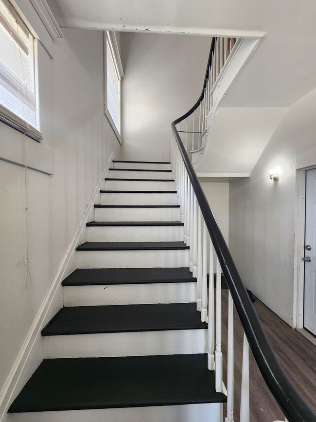 Building Photo - 1-01-1/2 11th St