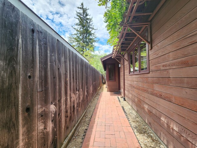 Building Photo - Gorgeous Single Family Home in Palo Alto A...