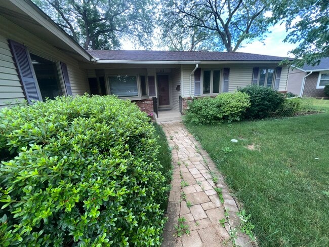 Building Photo - 112 Braemar Dr