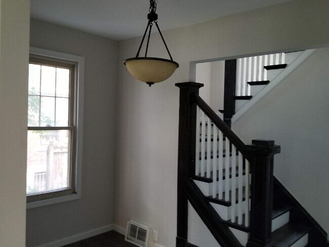 Foto del edificio - 158 E Northwood Ave