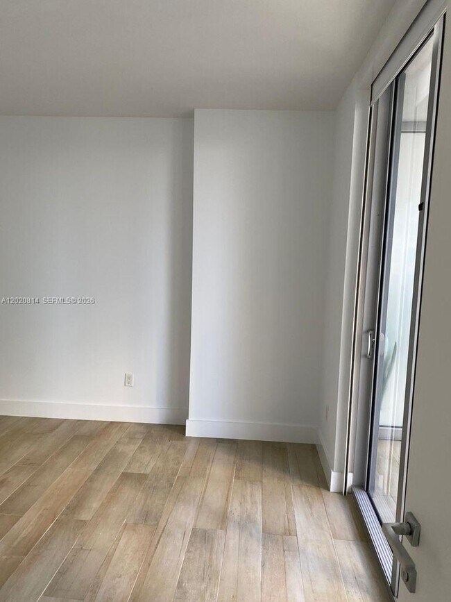 Foto del edificio - 1300 Brickell Bay Dr