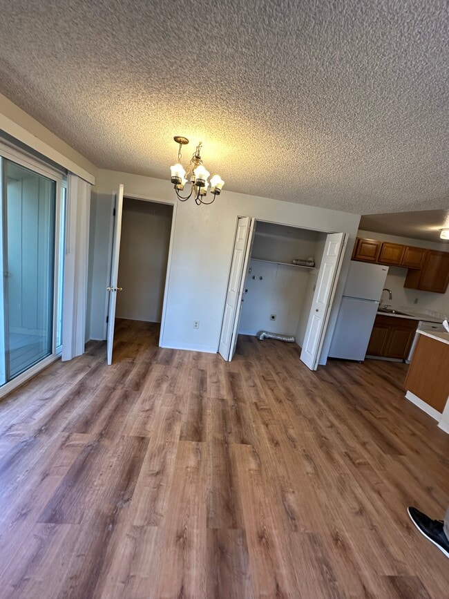 Conexiones para lavadora y secadora - 632 N Tweedt St