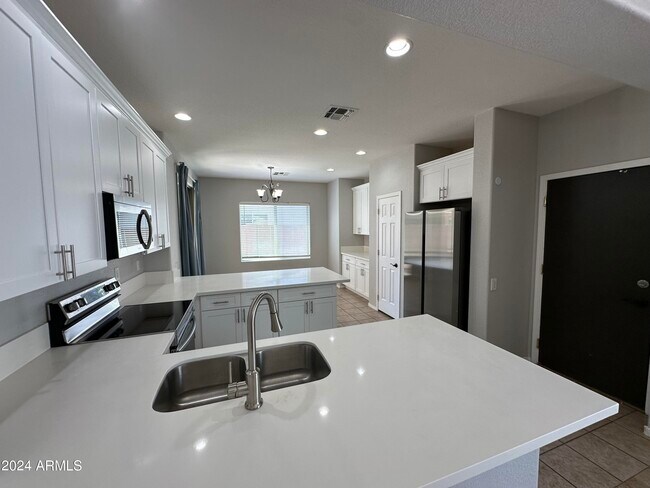 Foto del edificio - 885 E Cherry Hills Dr