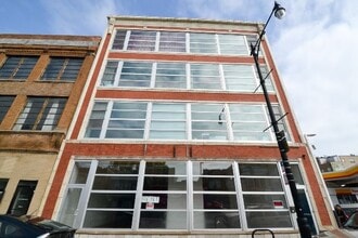 Building Photo - 1943 N California Ave