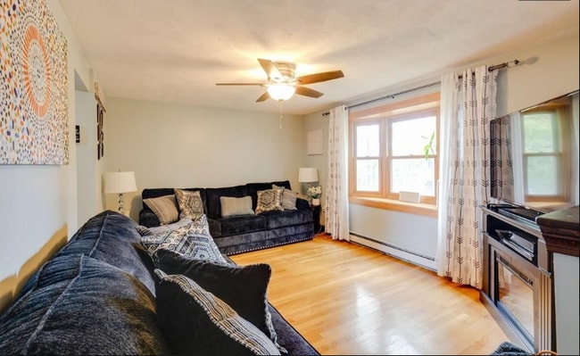 Photo - 52 Winnepurkit Ave Townhome